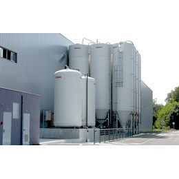 Ensemble de silos et cuves pour l'industrie